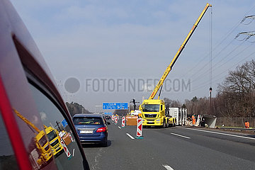 Hannover  Deutschland  Bergung eines umgekippten LKW auf der A2