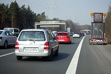 Hannover  Deutschland  Ankuendigung einer Spurverengung auf der A2 wegen Unfall