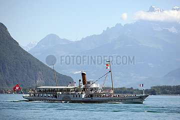 Montreux  Schweiz  Ausflugsdampfer auf dem Genfer See