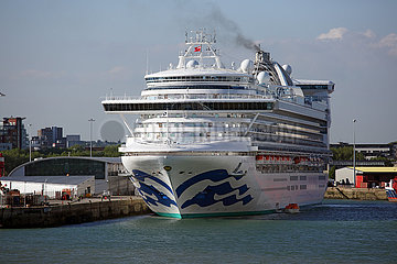Southampton  Grossbritannien  Kreuzfahrtschiff Caribbean Princess im Hafen
