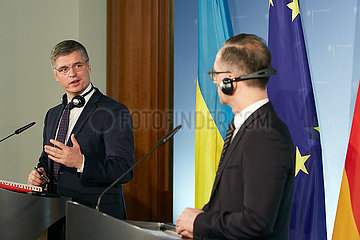 Berlin  Deutschland - Wadym Wolodymyrowytsch Prystajko und Heiko Maas  Aussenminister der Ukraine und Deutschlands bei einer Pressekonferenz.
