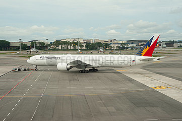 Singapur  Republik Singapur  Boeing 777 Passagierflugzeug der Philippine Airlines auf dem Flughafen Changi