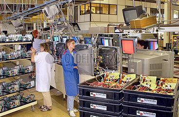 Firma Schneider Electronics  Produktion von Fernsehern  Tuerkheim  2003