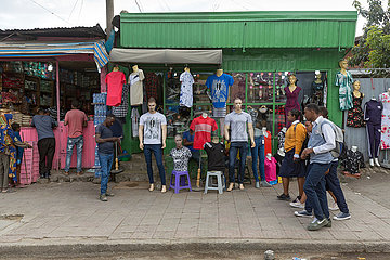 Addis Abeba  Aethiopien - Kleidergeschaeft in der Innenstadt
