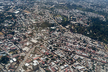 Addis Abeba  Aethiopien - Luftaufnahme  Anflug auf Addis Abeba