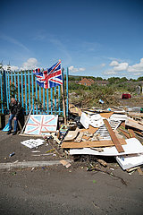 Grossbritannien  Belfast - Verwahrloster Platz nach dem bonfire vom Orangemens Day  Shankill Road  protestantischer Teil von West Belfast