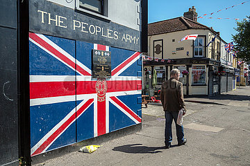 Grossbritannien  Belfast - Union Jack mit Bezug zur Britischen Armee  Shankill Road  protestantischer Teil von West Belfast