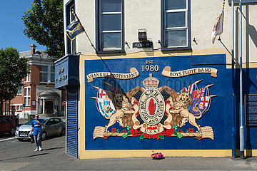 Grossbritannien  Belfast - Wandbild mit Bezug zu Ulster-Einheiten der Britischen Armee im 1. Weltkrieg  Shankill Road  protestantischer Teil von West Belfast