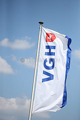 Hannover  Deutschland  Fahne der VGH-Versicherung weht im Wind