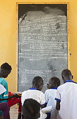 Belinkum  Gambela  Aethiopien - Schueler beim Schulunterricht