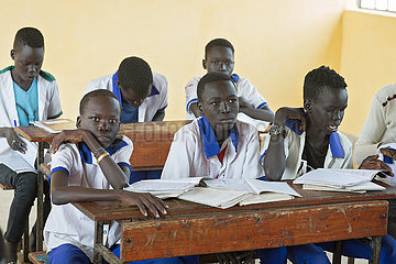 Belinkum  Gambela  Aethiopien - Schueler beim Schulunterricht