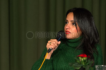 Sawsan Chebli auf einer Podiumsdiskussion in Berlin