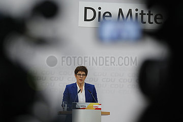 Annegret Kramp-Karrenbauer - Pressekonferenz mit der Ankuendigung auf den Verzicht der Kanzlerkandidatur und des Parteivorsitzes  CDU-Zentrale