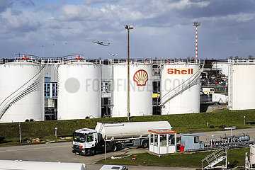 Shell  Flugbenzin Tanklager am Duesseldorfer Flughafen  Duesseldorf  Nordrhein-Westfalen  Deutschland  Europa