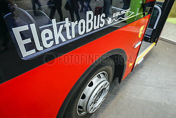 Elektrobus  Messestand auf der Messe E-world energy & water  Essen  Nordrhein-Westfalen  Deutschland  Europa
