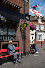 Grossbritannien  Belfast - Gast eines Pubs  protestantischer Teil von East Belfast