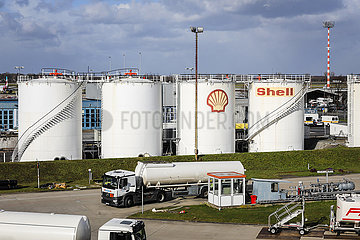 Shell  Flugbenzin Tanklager am Duesseldorfer Flughafen  Duesseldorf  Nordrhein-Westfalen  Deutschland  Europa
