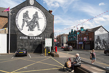 Grossbritannien  Belfast - Militante  politische Wandmalerei der UVF  protestantisches East Belfast