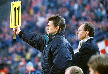 Franz Beckenbauer  neuer Trainer beim FC Bayern Muenchen  Assistent Augenthaler  1994