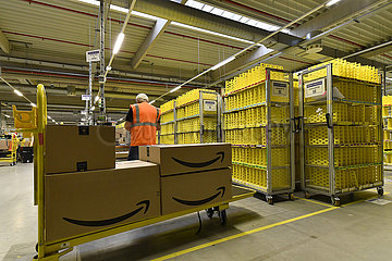Deutschland  Nordrhein-Westfalen-Amazon Logistikzentrum in Rheinberg