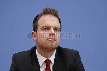 Friedrich Merz - Bundespressekonferenz zum Thema: Zur Kandidatur fuer den CDU-Vorsitz