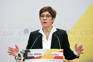 Berlin  Deutschland - Annegret Kramp-Karrenbauer bei einer Pressekonferenz in der CDU-Bundesgeschaeftsstelle.