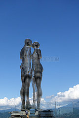 Batumi  Georgien  Skulptur Ali und Nino von Tamara Kwesitadse