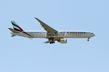 Hamburg  Deutschland  Boeing 777 der Fluggesellschaft Emirates