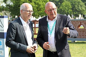 Hamburg  Deutschland  Dr. Peter Tschentscher  Buergermeister von Hamburg (links) und Volker Wulff  CEO EN GARDE Marketing GmbH