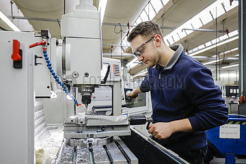 Auszubildende in Metallberufen  MINT-Berufe  Remscheid  Nordrhein-Westfalen  Deutschland