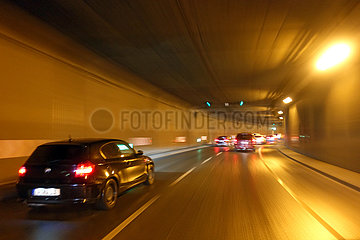 Berlin  Deutschland  Autos im Tunnel Tiergarten Spreebogen