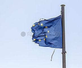 Zerrissene Europafahne  EUROPA IN DER KRISE  Deutschland