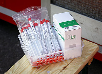 Drive-In fuer Coronavirus-Test  Kempen  Niederrhein  Nordrhein-Westfalen  Deutschland