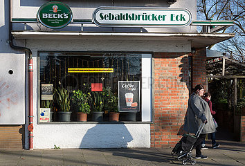 Deutschland  Bremen - wegen Corona geschlossene Eckkneipe in Bremen-Sebaldsbrueck