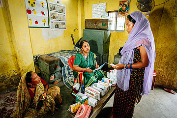 Krankenstation und Ausgabe von Medikamenten im Slum