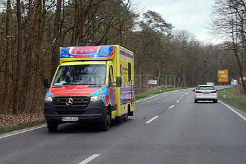 Neuenhagen  Deutschland  Krankenwagen des Rettungsdienst Maerkisch-Oderland im Einsatz