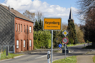 Keyenberg soll dem RWE Tagebau Garzweiler weichen  Erkelenz  Nordrhein-Westfalen  Deutschland