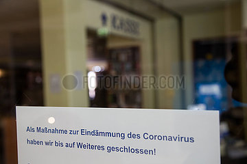 Deutschland  Bremerhaven - Wegen Corona geschlossene Buchhandlung der Kette Thalia im Columbus Shopping Center
