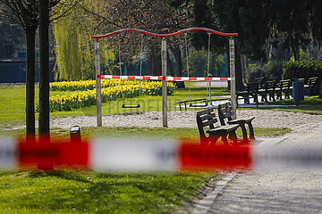 Gesperrter Park wegen Corona Pandemie  Essen  Ruhrgebiet  Nordrhein-Westfalen  Deutschland