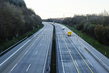 Coronakrise  wenig Verkehr auf der Autobahn A3  Neustadt (Wied)  Rheinland-Pfalz  Deutschland