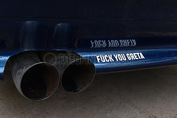 Berlin  Deutschland - Aufkleber mit der Aufschrift FUCK YOU GRETA am Auspuff eines Autos.