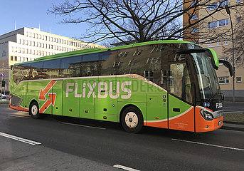 Berlin  Deutschland  Flixbus auf der Koenigin-Elisabeth-Strasse