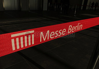 Berlin  Deutschland  Absperrband mit Logo und Schriftzug der Messe Berlin