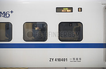 CHINA-HUBEI-WUHAN-FIRST OUTBOUND TRAIN WITHIN HUBEI TRAVELLING (CN)