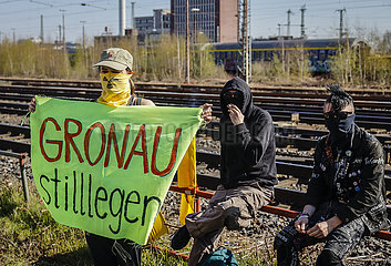 Anti Atomkraft Demonstration gegen Atommuelltransport aus Gronau  Muenster  Nordrhein-Westfalen  Deutschland
