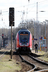 Zossen  Deutschland  Regionalexpress der Linie 5 im Bahnhof