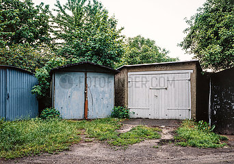 Garagen in Eigenbau in Berlin-Johannistal