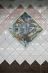 Mosaik des Derschprom in einer Metrostation in Charkiw