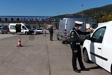 GRIECHENLAND-COVID-19-OSTERN-Polizeikontrolle