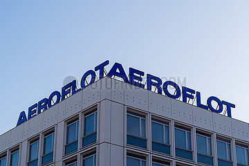 Schriftzug der russischen Fluggesellschaft Aeroflot auf einem Gebaeude in Berlin